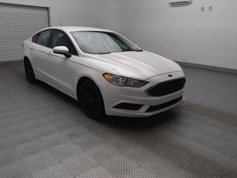 Used 2018 Ford Fusion SE FWD image 13