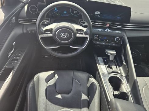 Used 2023 Hyundai Elantra Limited FWD image 14