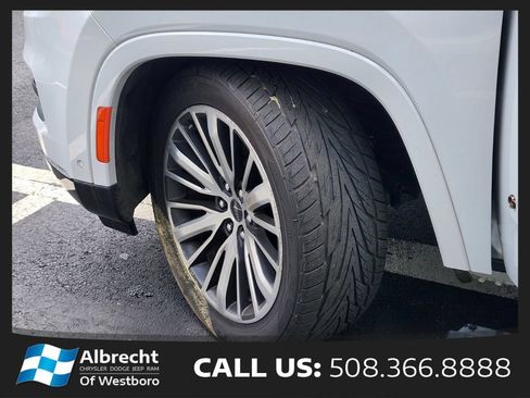 Used 2024 Jeep Grand Wagoneer L Series III AWD/4WD image 37
