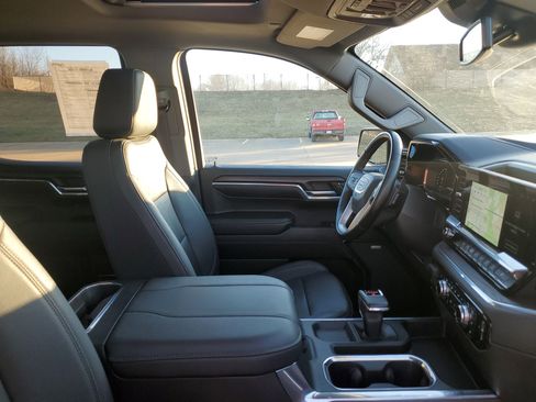 Used 2024 GMC Sierra 1500 SLT w/ SLT Premium Plus Package AWD/4WD image 35