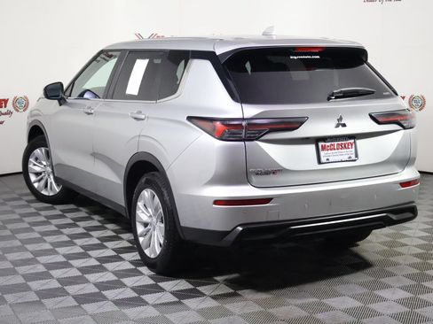 Used 2025 Mitsubishi Outlander ES AWD/4WD image 13