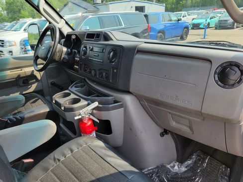 Used 2016 Ford E-450 and Econoline 450 Super Duty image 10