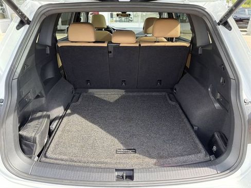 Used 2022 Volkswagen Tiguan SE AWD/4WD image 25
