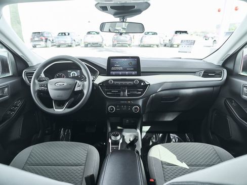 Used 2022 Ford Escape SE FWD image 2
