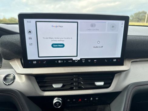 Used 2025 Ford Explorer Active image 8