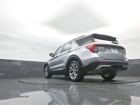 Certified 2025 Ford Explorer Platinum w/ Ultimate Package image 31