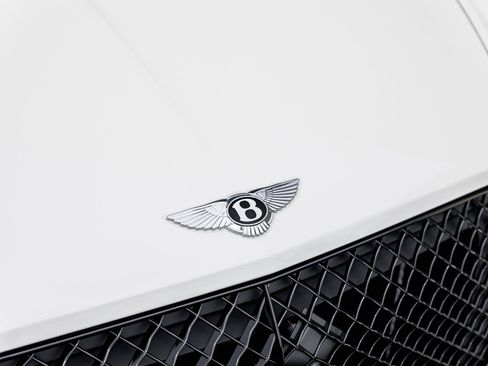 New 2025 Bentley Bentayga image 3