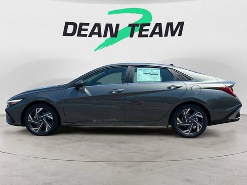Certified 2025 Hyundai Elantra Limited FWD image 4