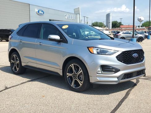 Used 2023 Ford Edge ST w/ Cargo Accessory Package AWD/4WD image 3