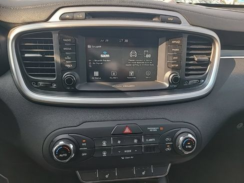 Used 2017 Kia Sorento AWD w/ LX Convenience Package image 19