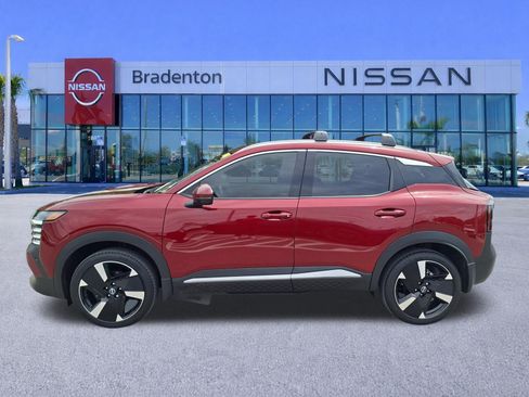 Used 2025 Nissan Kicks SR FWD image 8