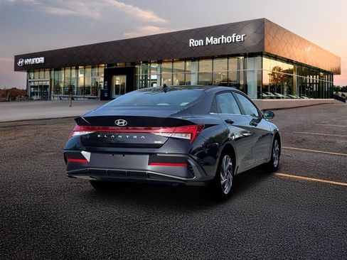New 2026 Hyundai Elantra Limited FWD image 7