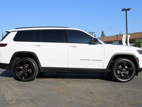 Used 2023 Jeep Grand Cherokee L Laredo RWD image 41