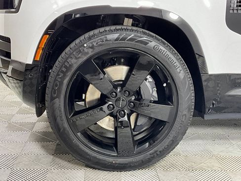 New 2026 Land Rover Defender 130 X-Dynamic SE image 9