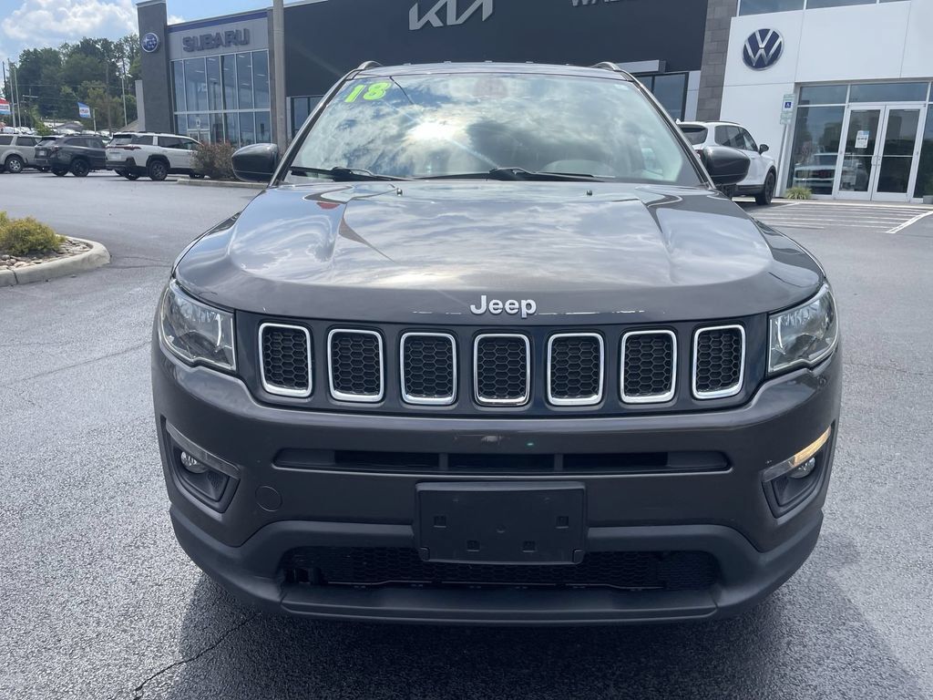 Used 2018 Jeep Compass Latitude AWD/4WD image 2