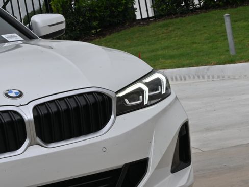 Certified 2025 BMW 330i Sedan w/ Convenience Package RWD image 10