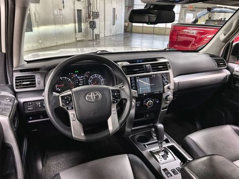 Used 2021 Toyota 4Runner SR5 Premium image 18