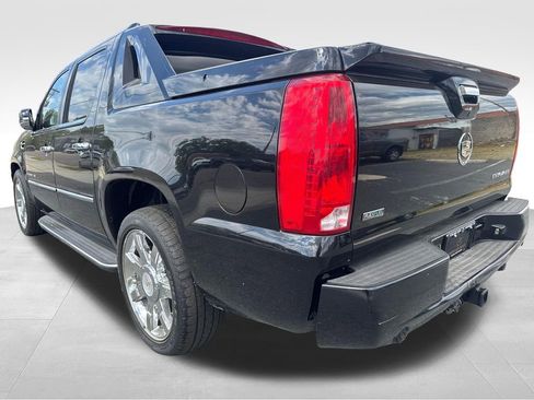Used 2011 Cadillac Escalade EXT Luxury AWD/4WD image 5