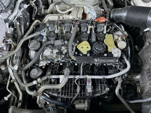 Used 2025 Volkswagen Atlas SE image 34