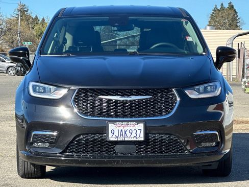 Used 2024 Chrysler Pacifica Limited FWD image 11