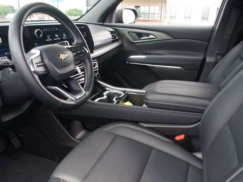 Used 2025 Chevrolet Traverse LT AWD/4WD image 12