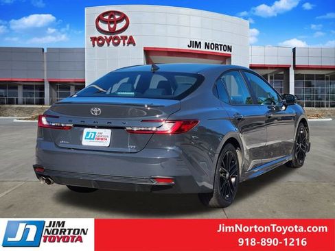 Used 2025 Toyota Camry SE image 6