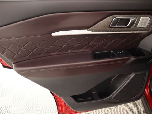 Used 2025 Ford Explorer Platinum w/ Ultimate Package image 19