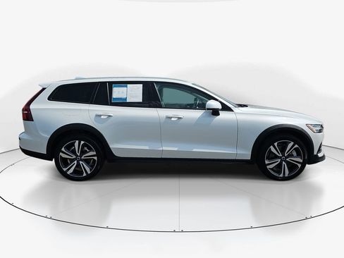 Used 2025 Volvo V60 B5 Cross Country Plus AWD/4WD image 5