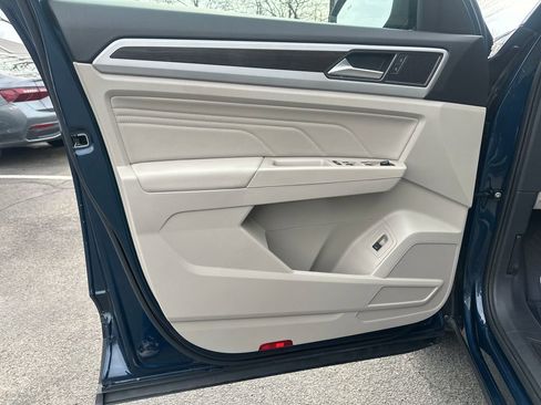 Used 2023 Volkswagen Atlas SE w/ Black Wheel Package image 5