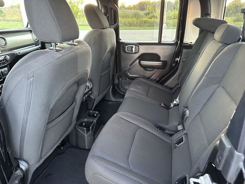 Used 2023 Jeep Gladiator Sport image 14