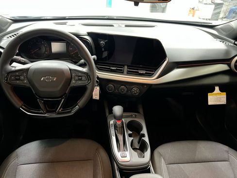 Used 2025 Chevrolet Trax RS image 10