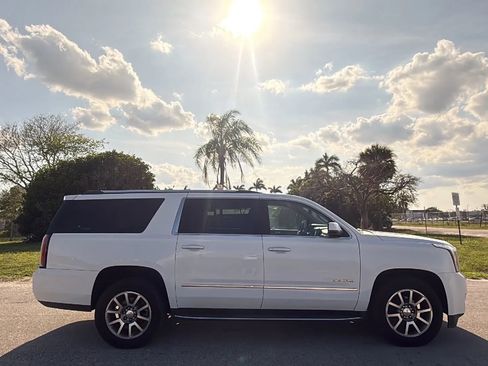 Used 2020 GMC Yukon XL Denali RWD image 9