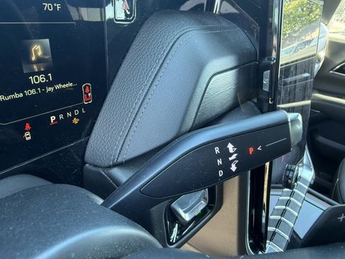 Used 2025 GMC Yukon XL Denali AWD/4WD image 22