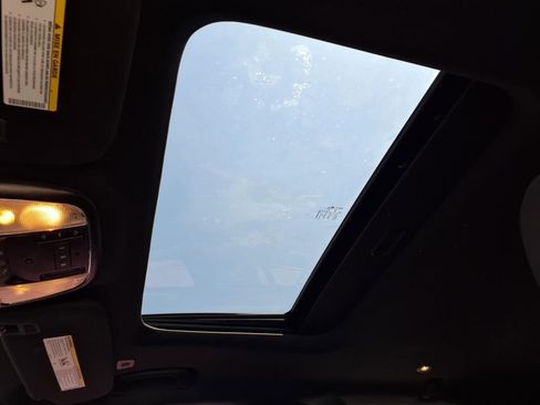 Used 2019 Jeep Grand Cherokee Laredo image 12