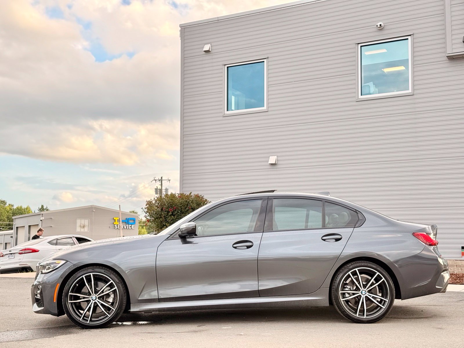 Used 2020 BMW 330i Sedan w/ M Sport Package RWD image 16