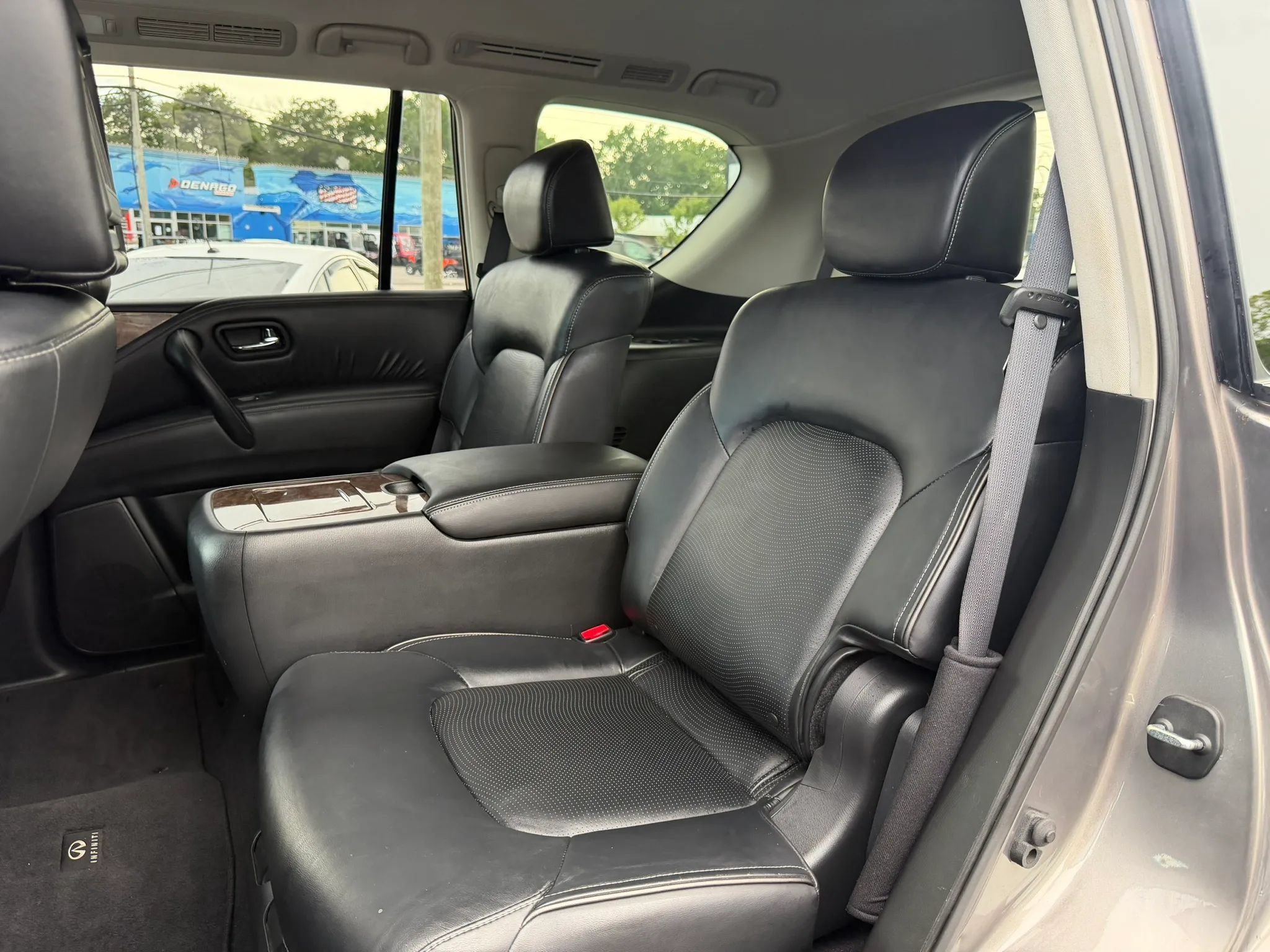 Used 2015 INFINITI QX80 4WD w/ Theater Package image 18
