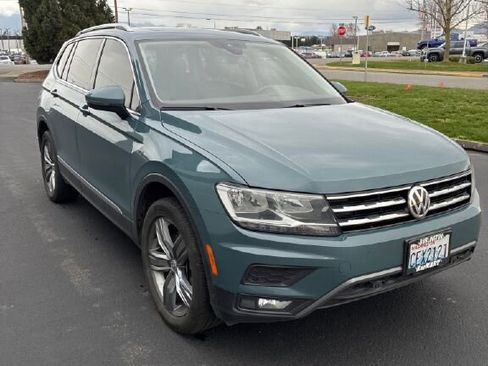 Used 2020 Volkswagen Tiguan SEL image 2