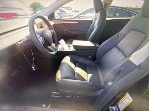 Used 2025 Tesla Model Y Long Range AWD/4WD image 9