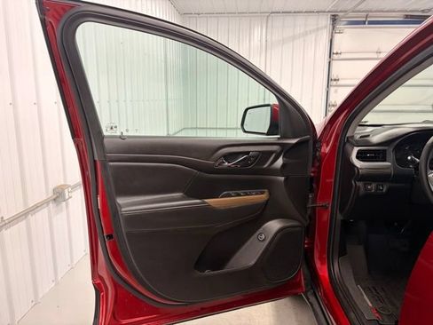 Used 2023 GMC Acadia SLE w/ LPO, Floor Liner Package AWD/4WD image 15