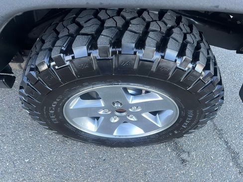 Used 2011 Jeep Wrangler Rubicon w/ PWR Convenience Group image 11