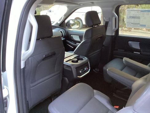 New 2025 Ford Expedition Active image 49