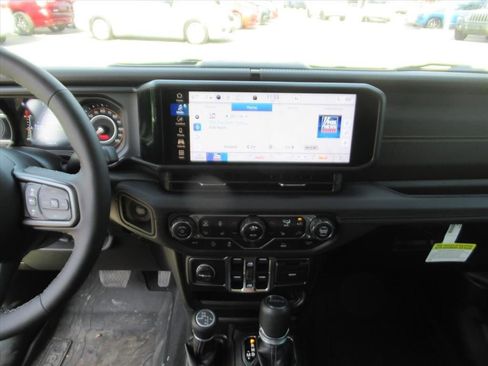 Used 2025 Jeep Gladiator Sport image 24