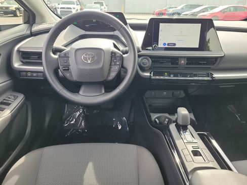 Used 2025 Toyota Prius LE FWD image 10