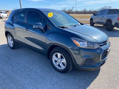 Used 2022 Chevrolet Trax LS w/ Tint and Cruise Package image 8
