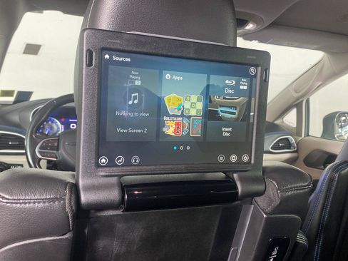 Used 2021 Chrysler Pacifica Touring-L w/ Uconnect Theater Family Group AWD/4WD image 26