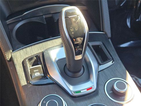 Used 2024 Alfa Romeo Stelvio Sprint image 32