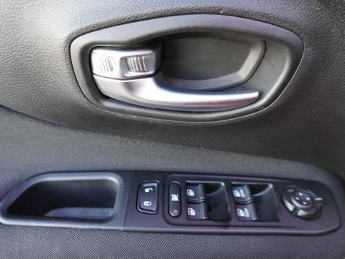 Used 2021 Jeep Renegade Sport image 9