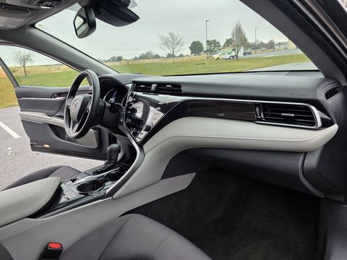 Used 2019 Toyota Camry LE image 14