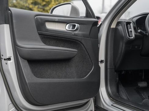 Certified 2023 Volvo XC40 B5 Plus w/ Protection Package Premier image 38