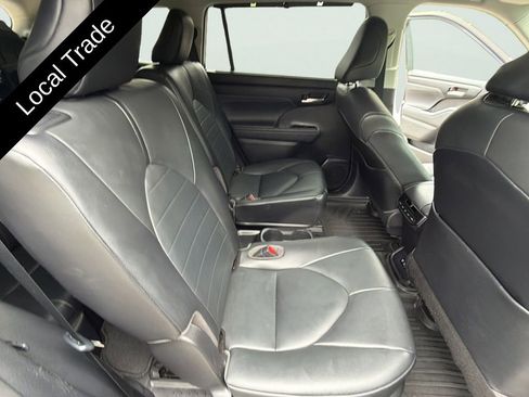 Used 2021 Toyota Highlander XLE FWD image 37